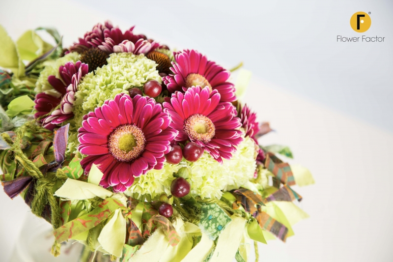 HolsteinFlower gerbera biedermeierboeket