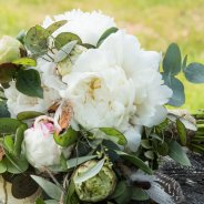 Boho bruidsboeket met Pioen 'Class act' close-up