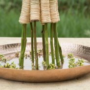Herfst arrangement met trosrozen - schaal