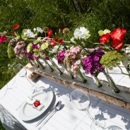 Table decoration with Sparkz carnations