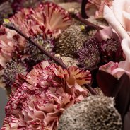dark heart flower arrangement - Roos van Unen - Flower Factor