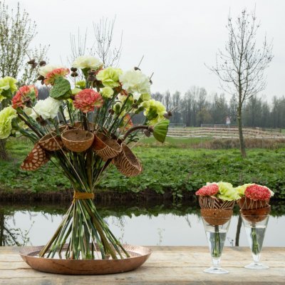 Een trendy Dianthus frame boeket
