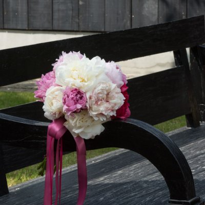 Elegant bruidsboeket met pioenen