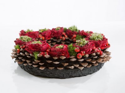 Krans met zwart steekschuim