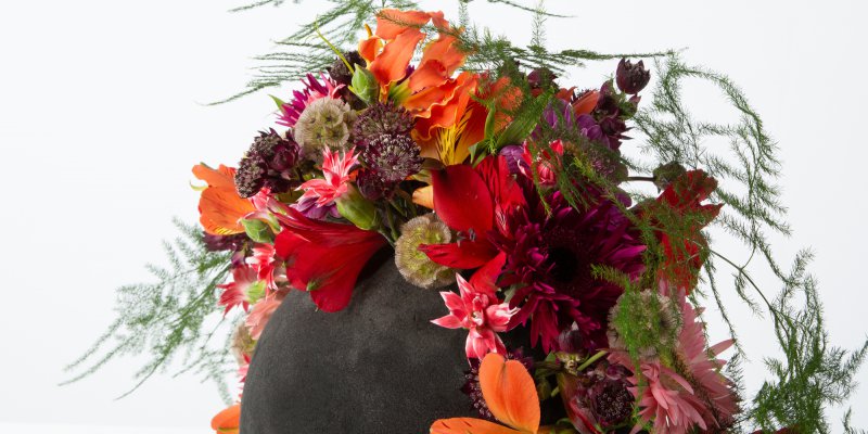 Edgy flower arrangement in black floral foam