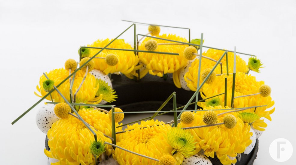 Gele Paaskrans met Chrysant 'Astroid'