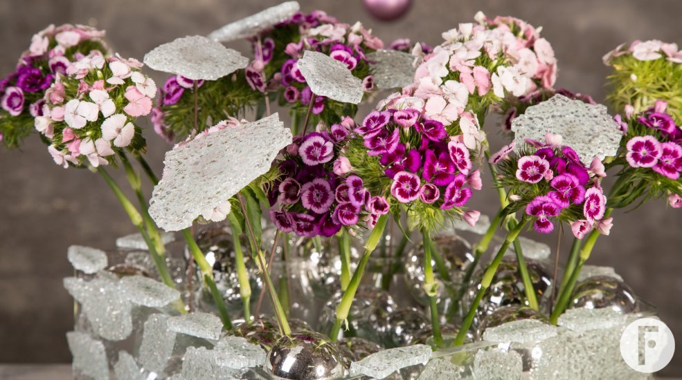 Sparkling Sparkz Breanthus Christmas arrangement