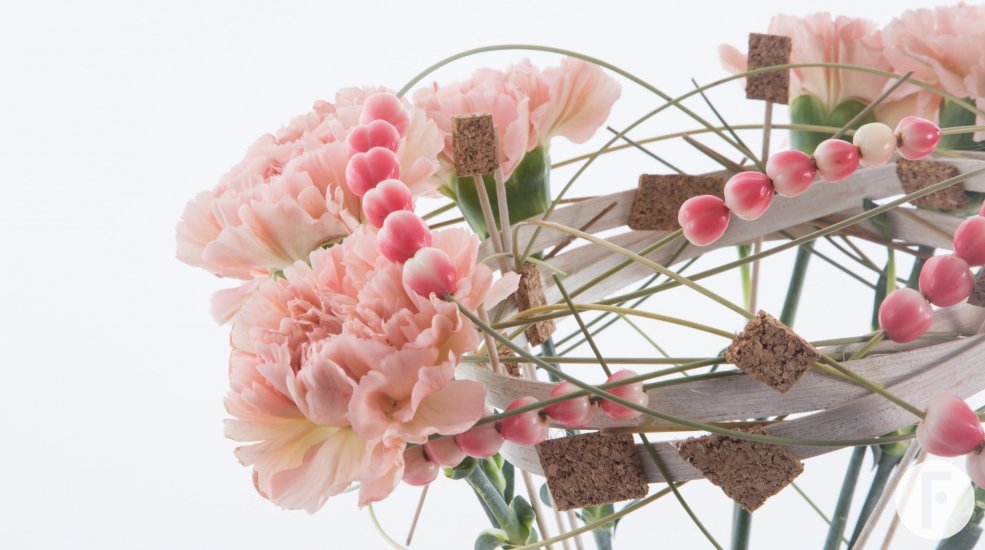 Speels Anjer arrangement close-up