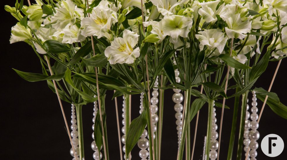flower arrangement idea - white alstroemeria with pearls