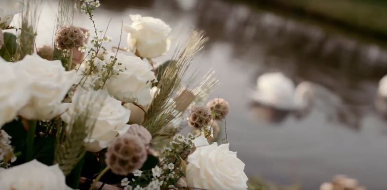 Feestelijk rozenarrangement