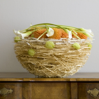 Vaas gemaakt van houten stokjes