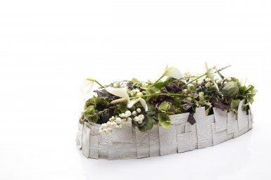 Wit afscheidsbloemwerk met anthuriums