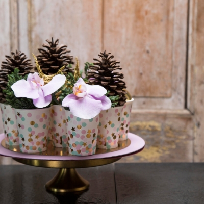 Simple Christmas table decoration