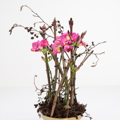 Herfstig bloemstuk met Freesia