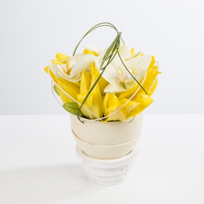 Paasarrangement met struisvogelei