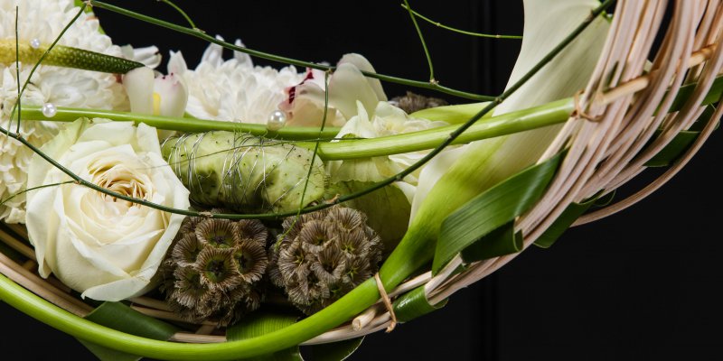 Elegant bruidswerk op een basis van pitriet