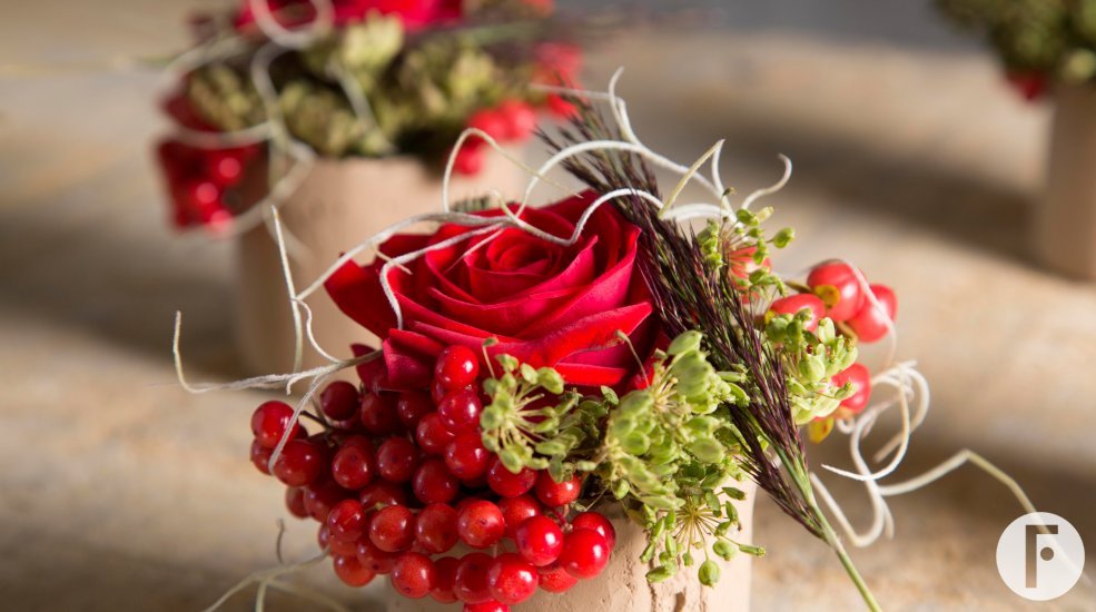 Red Eagle small vases close up Arend Roses Flower Factor
