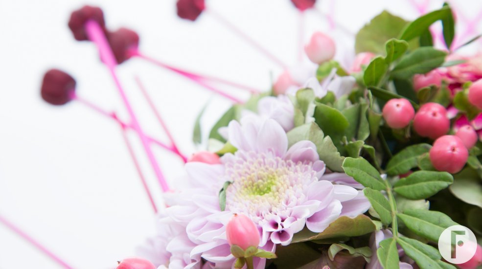 rouwwerk passion heart gerbera chrysant close 2 Alex sRGB